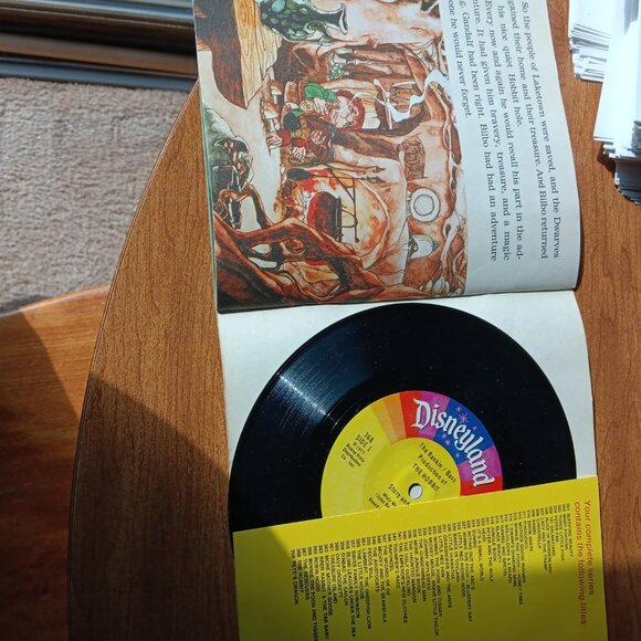 Walt Disney THE HOBBIT #368 read/see/hear book - Picture 2 of 2